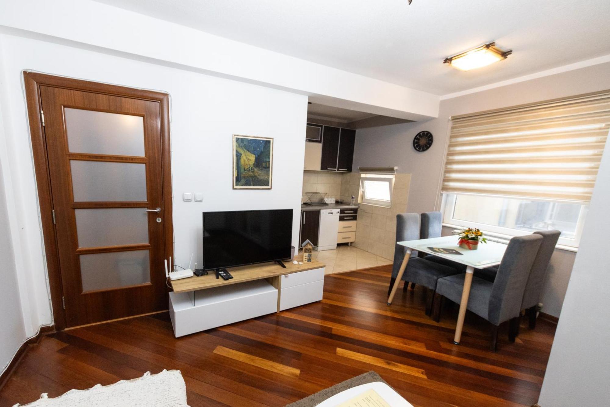 Lux Place Apartments Downtown Kragujevac Exteriör bild