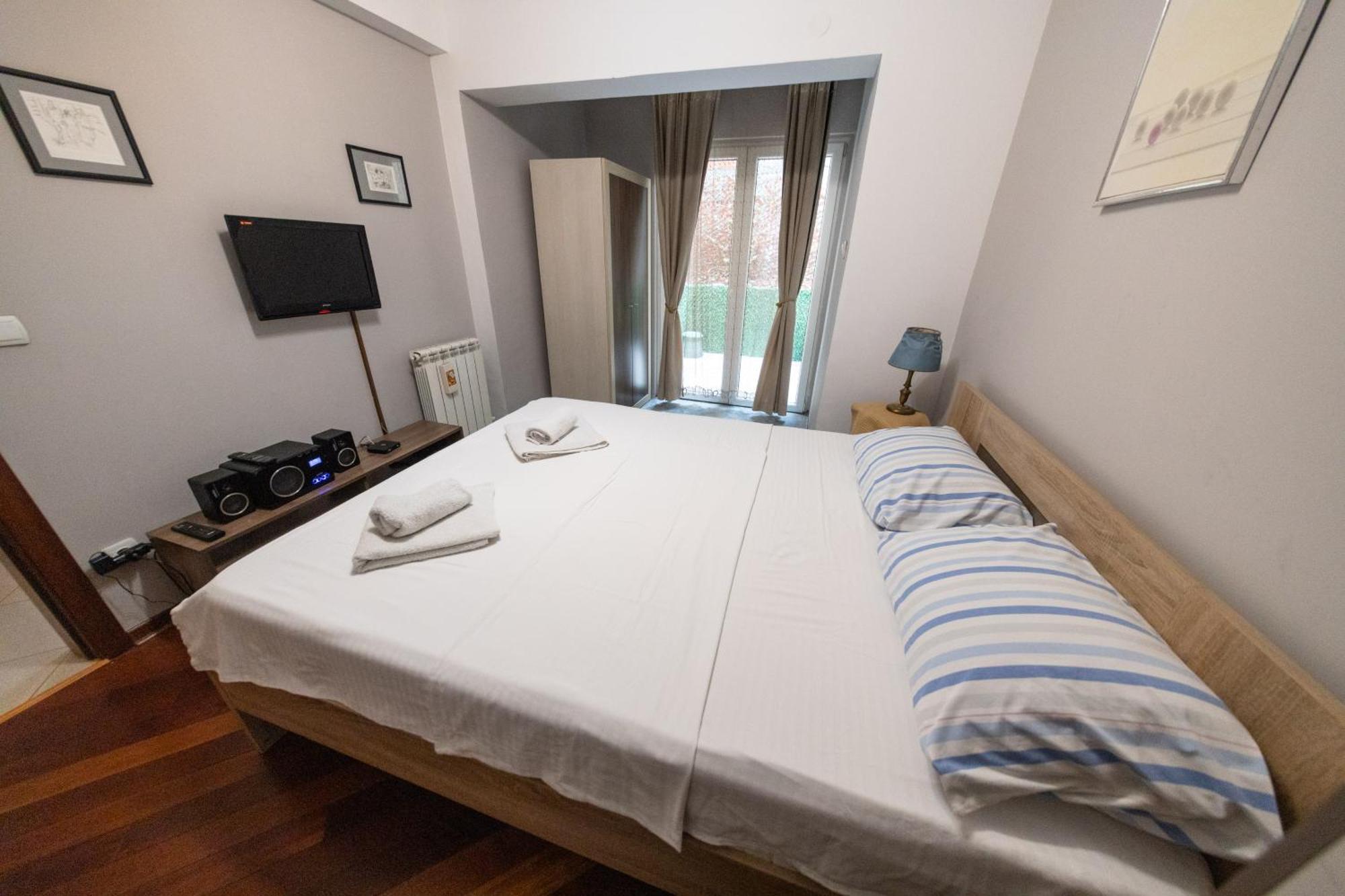 Lux Place Apartments Downtown Kragujevac Exteriör bild